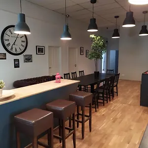  Apartment West - Michael